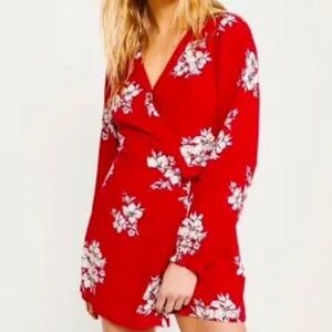 EUC Abercrombie & Fitch Vibrant Red Women’s Floral Wrap Romper size M Preowned